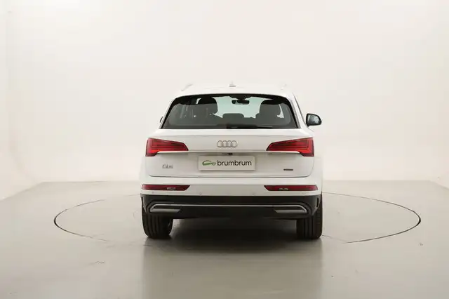 Audi Q5 view 4
