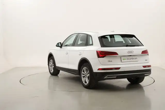 Audi Q5 view 3