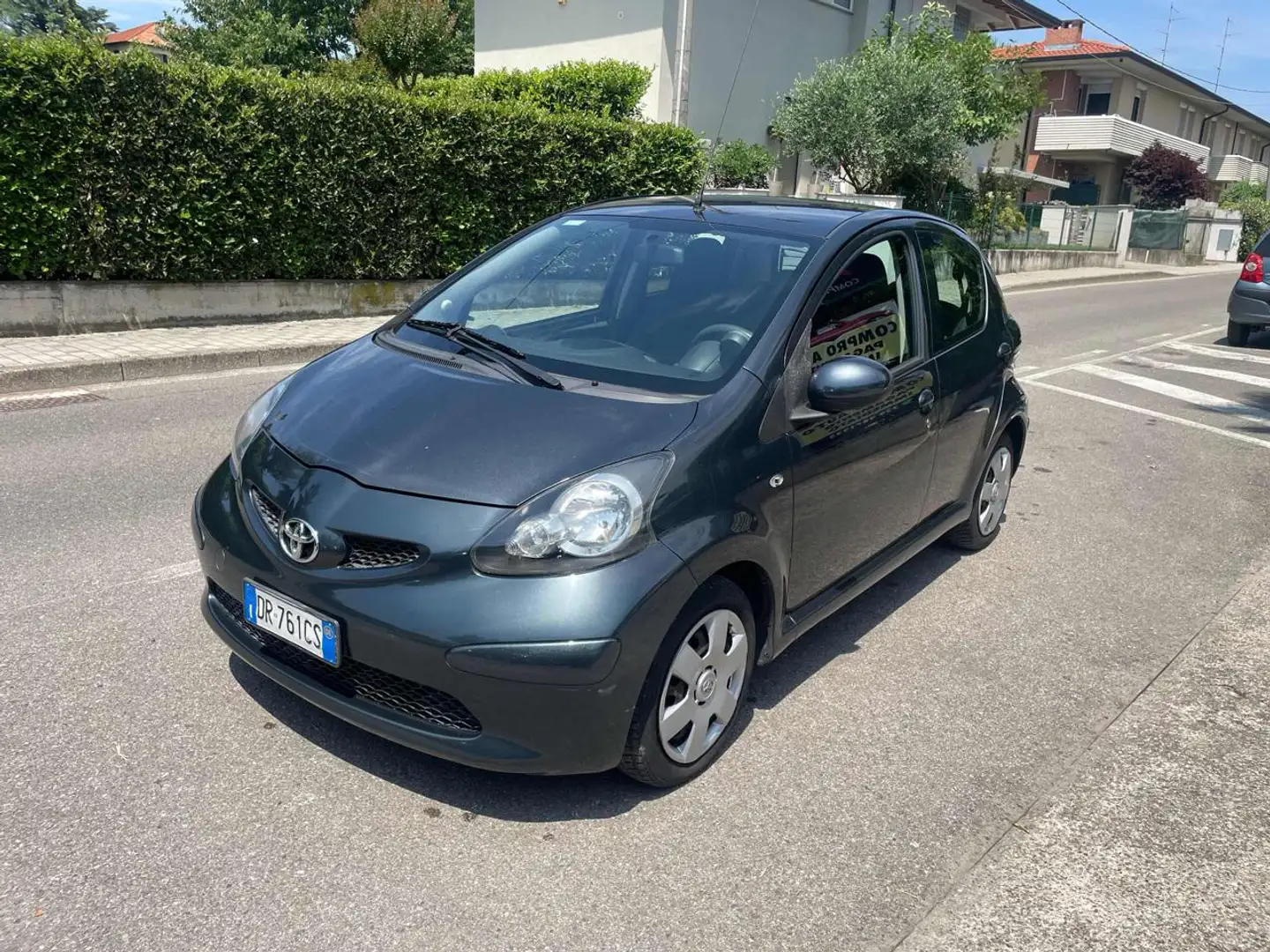 Toyota Aygo 1.0 12V VVT-i 5 porte Sound Zwart - 2