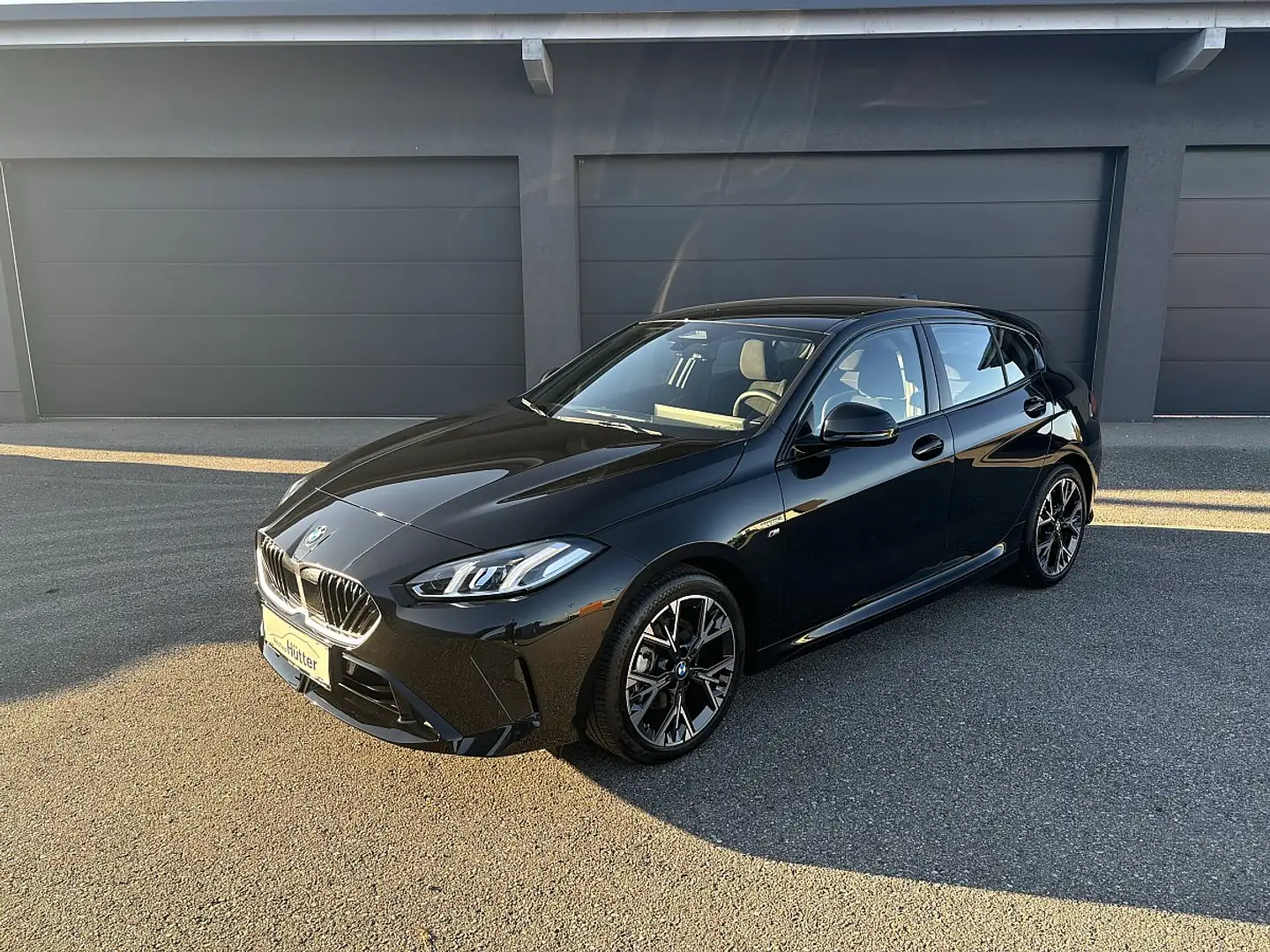 BMW 120 i Aut., MSport Abstandstempomat Rückfahrkamera ... Schwarz - 1