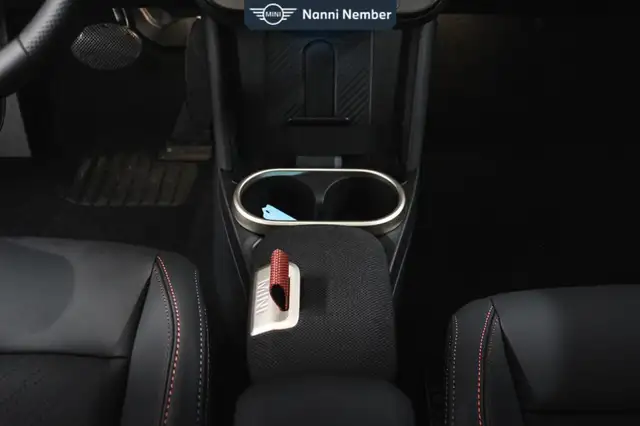MINI Hatch view 12
