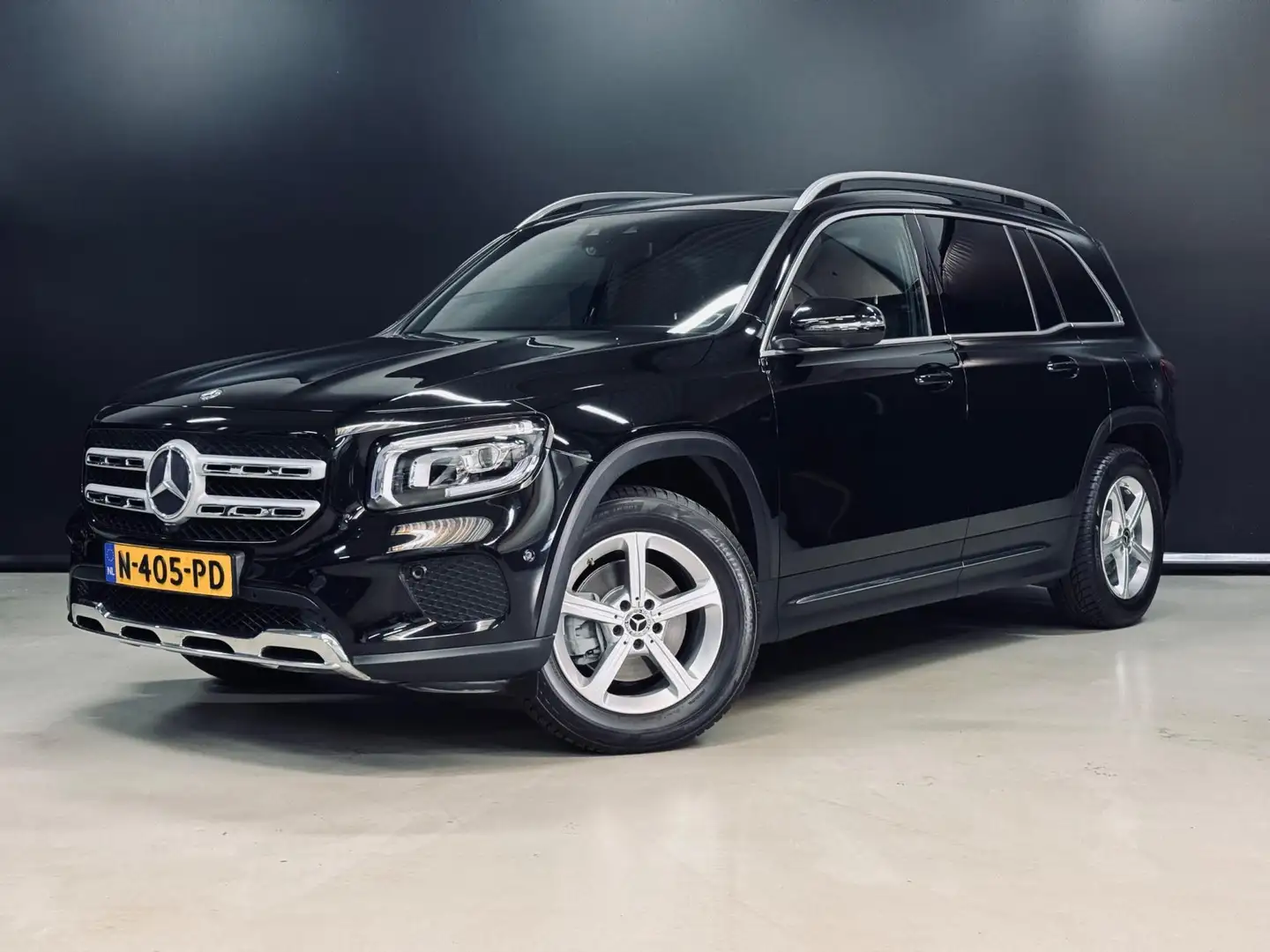 Mercedes-Benz GLB 200 Premium Plus, Pano, Widescreen, Ambiënte Light, 36 Zwart - 1