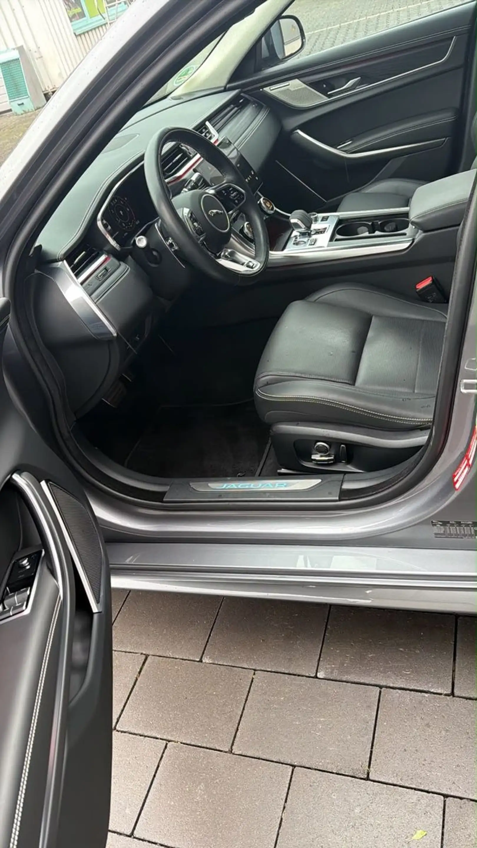 Jaguar XF R-Dynamic HSE AWD — photo 11