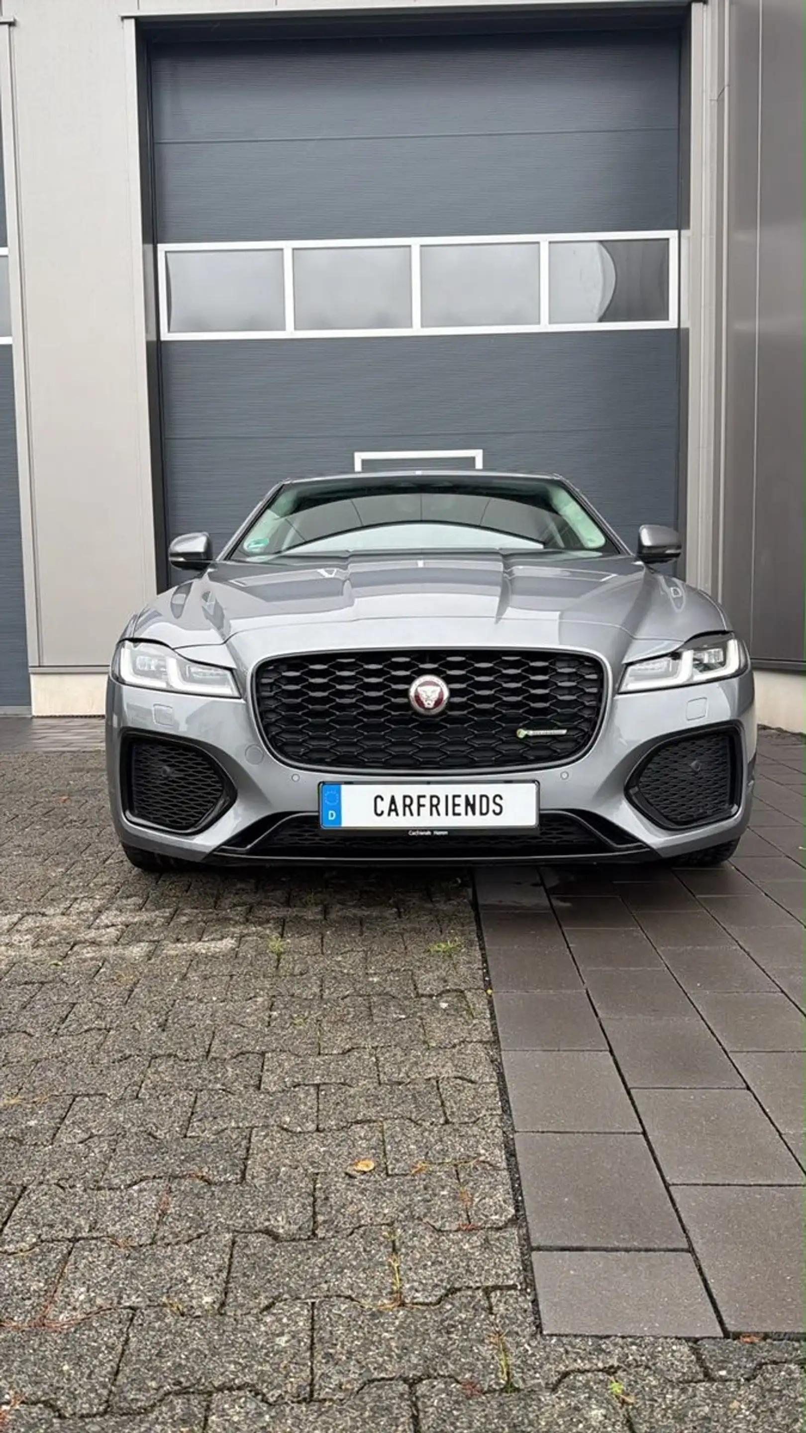 Jaguar XF R-Dynamic HSE AWD — photo 2