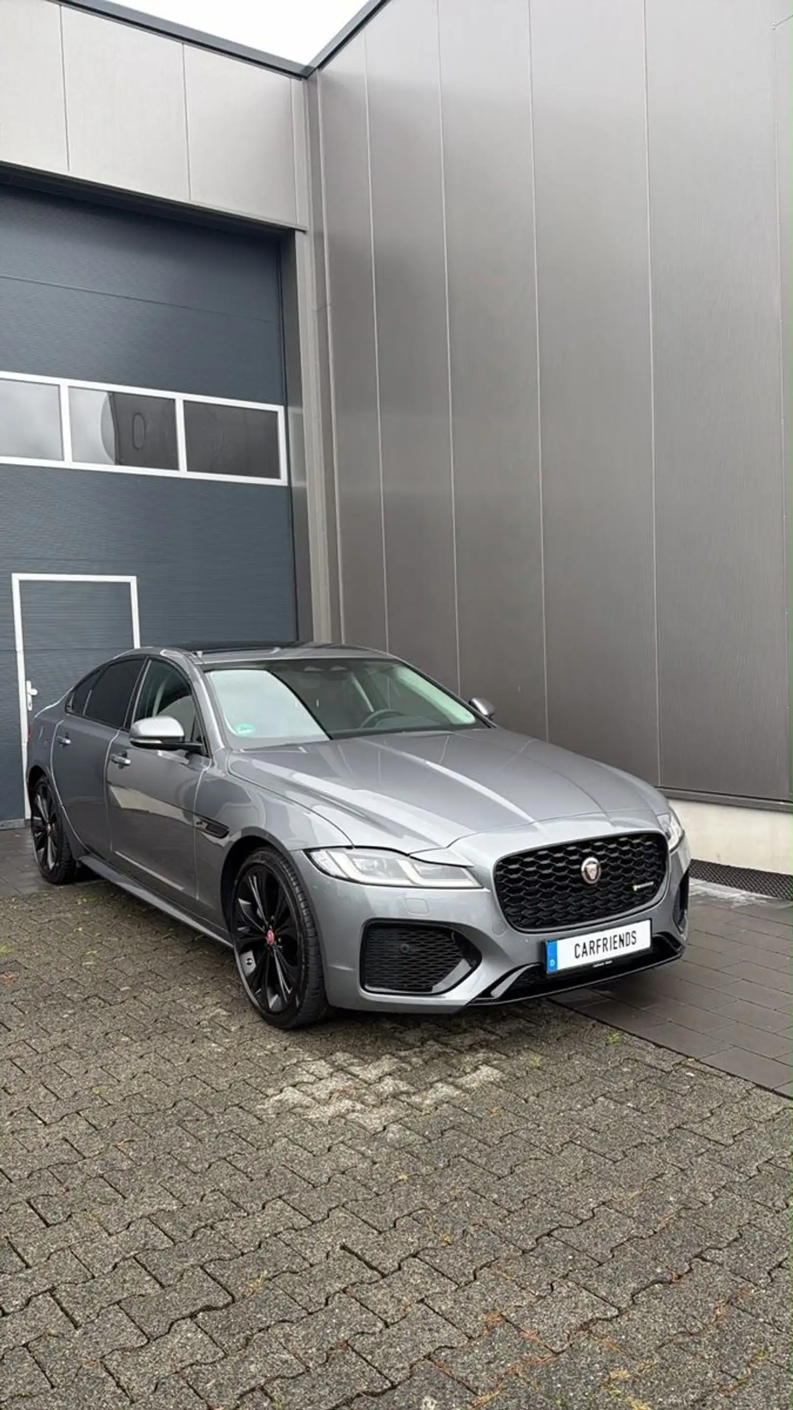 Jaguar XF R-Dynamic HSE AWD — photo 3
