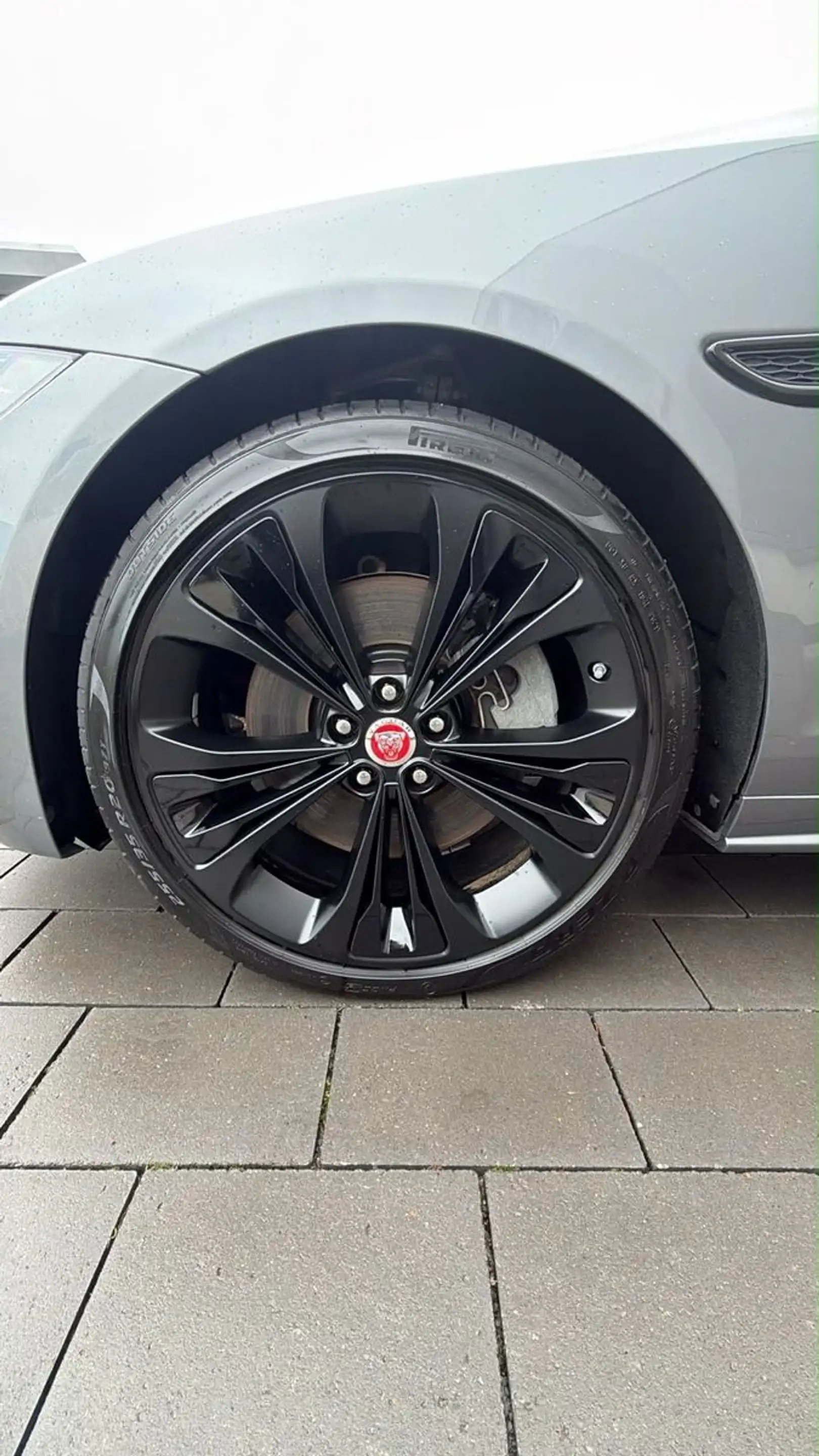 Jaguar XF R-Dynamic HSE AWD — photo 4