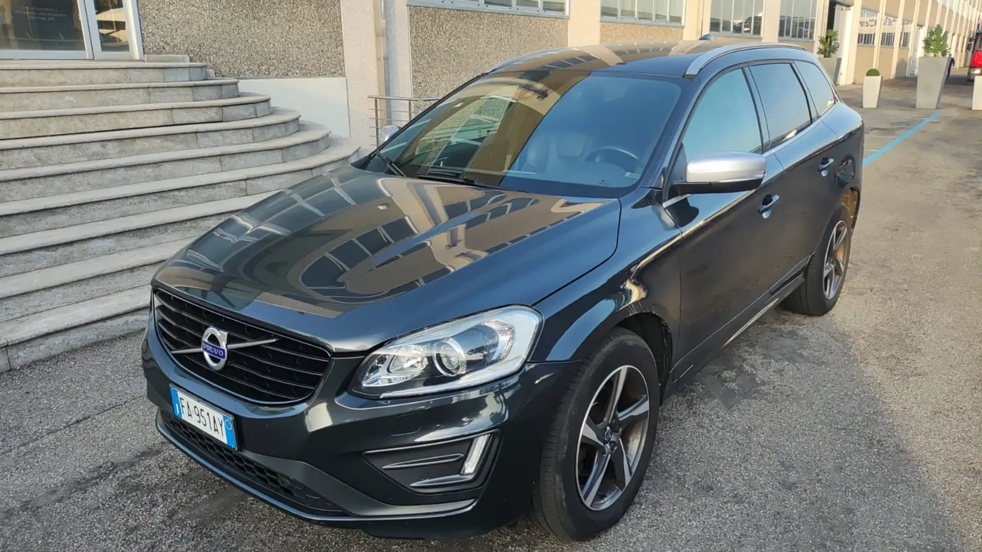 Volvo XC60 R-design AWD 2.5 T5 UNICA!! FULL!! SERVICE VOLVO Grau - 2