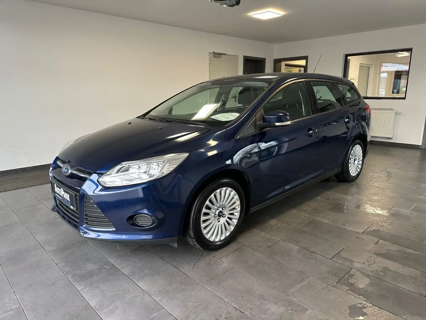 Ford Focus Turnier Trend AHK Blau - 1