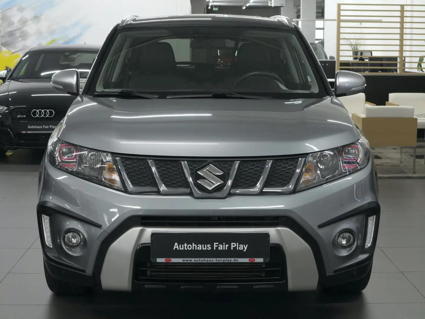 Suzuki Vitara 1.4 Comfort+ 4x4 NAVI/LED/AHK/1.HD/U-FREI Grau - 2