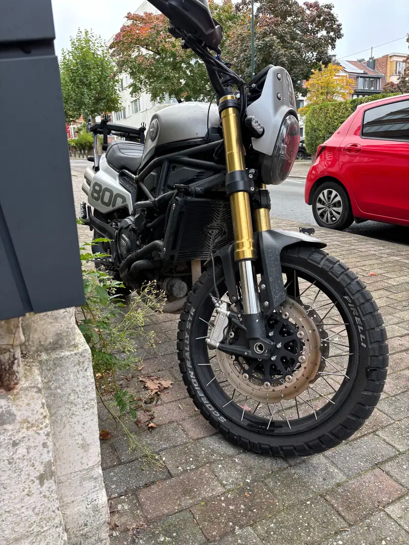 Benelli Leoncino 800 Trail A2 siva - 1