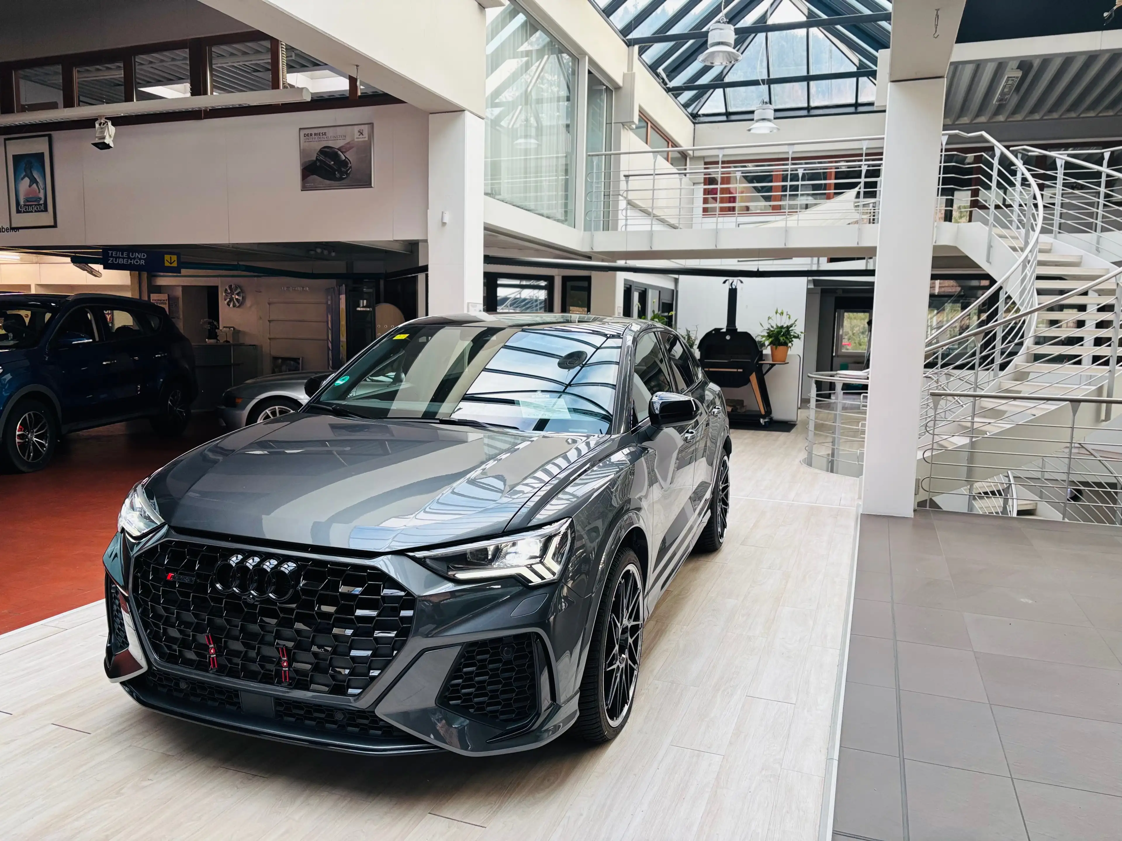 Audi RS Q3 2.5 TFSI quattro super Zustand ,TÜV Service Neu — photo 4