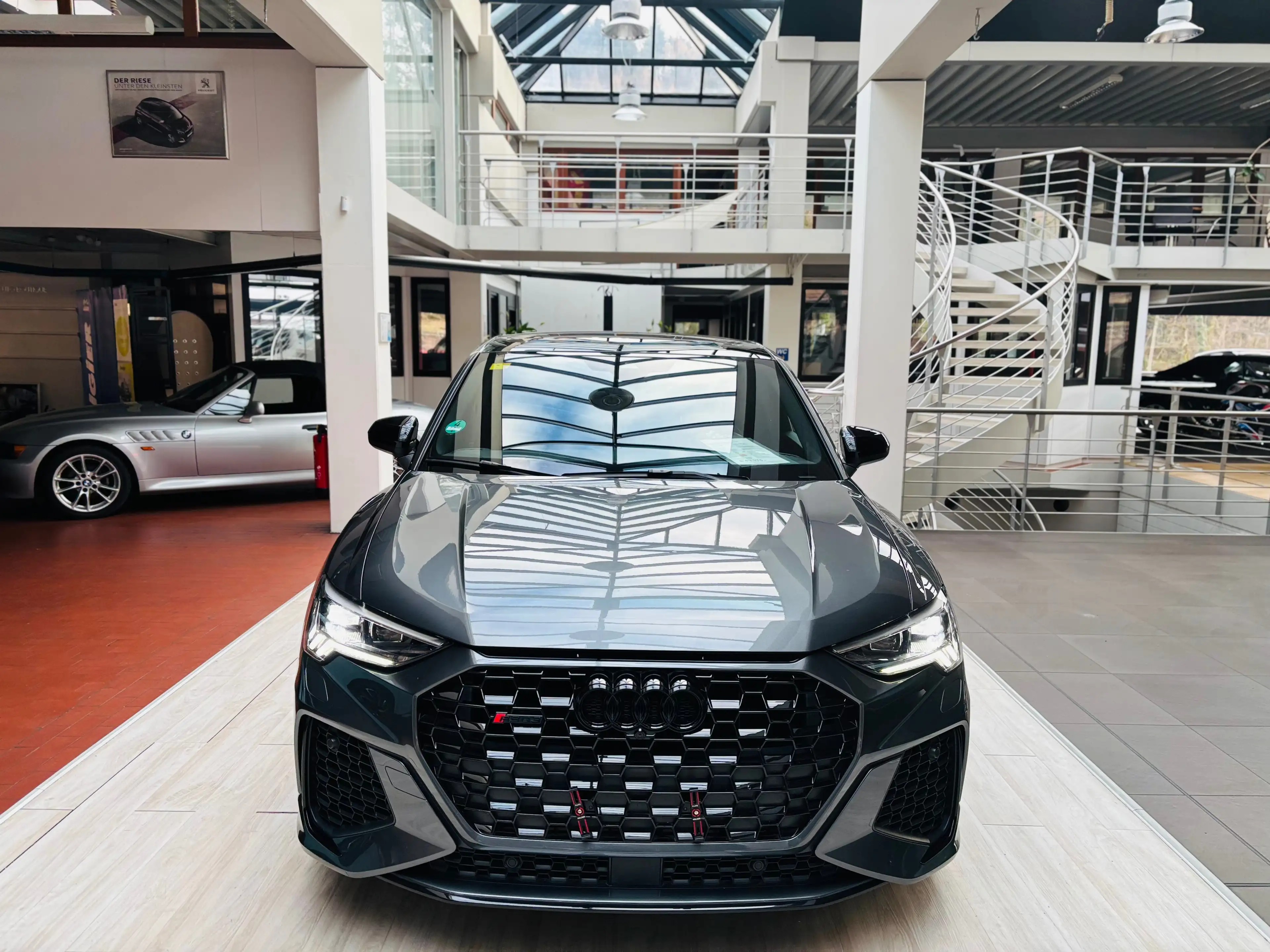 Audi RS Q3 2.5 TFSI quattro super Zustand ,TÜV Service Neu