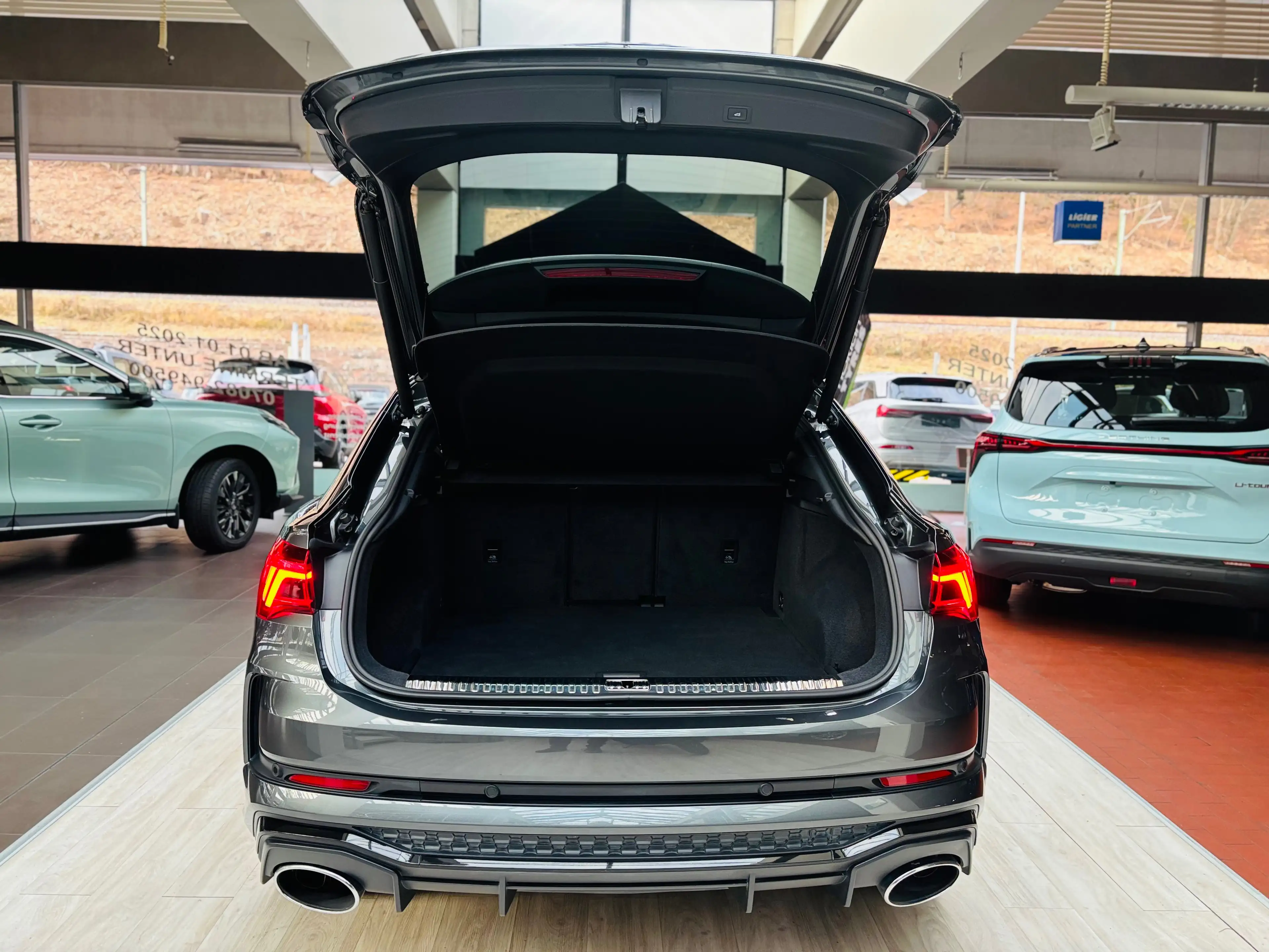 Audi RS Q3 2.5 TFSI quattro super Zustand ,TÜV Service Neu — photo 8