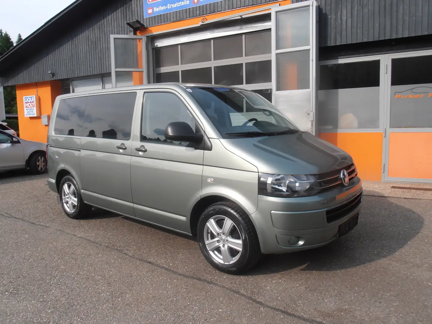 Volkswagen T5 Multivan Startline 2,0 TDI 4motion D-PF - 2