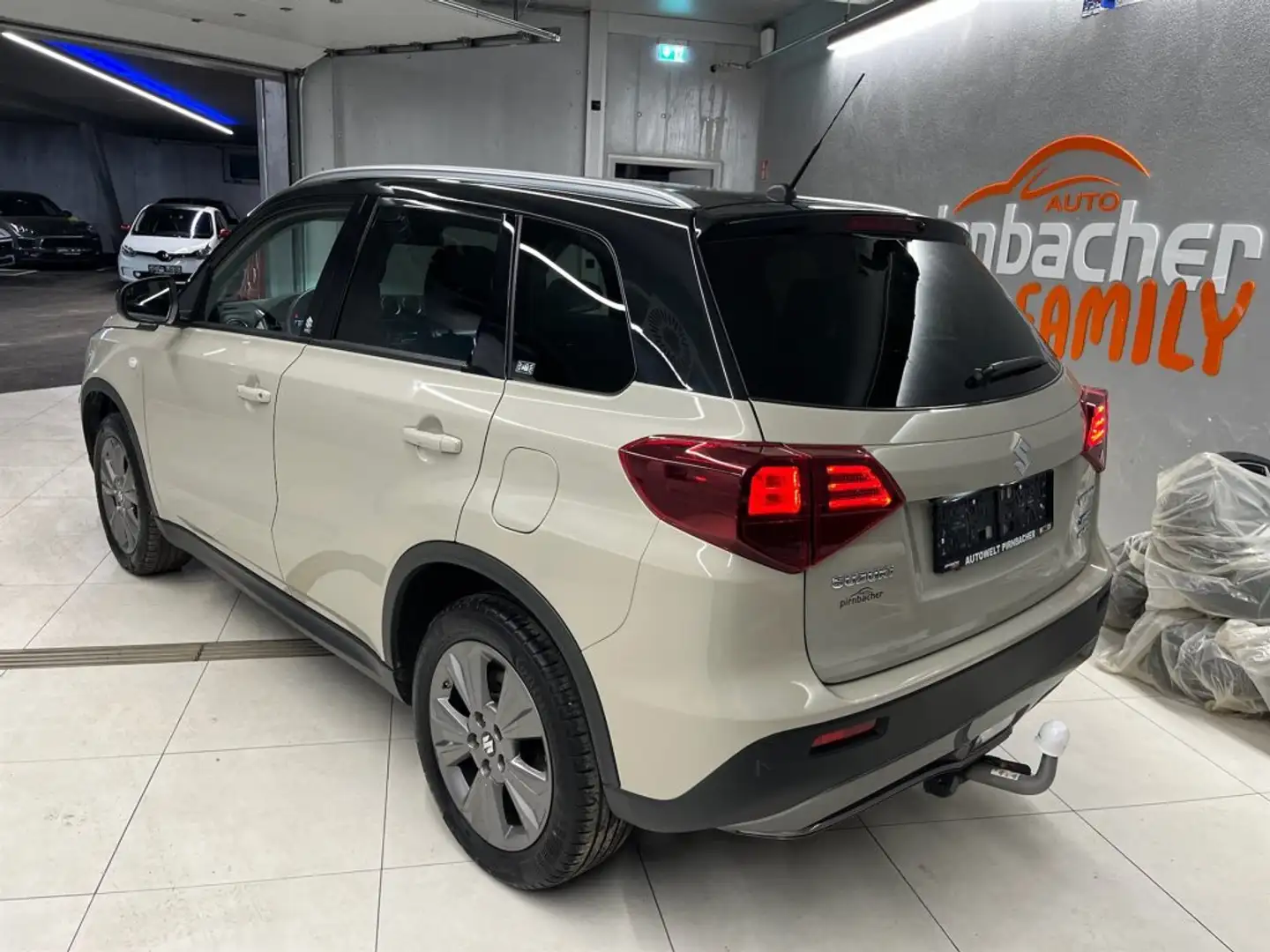 Suzuki Vitara 1.4 DITC HYBRID ALLGRIP shine Schwarz - 2