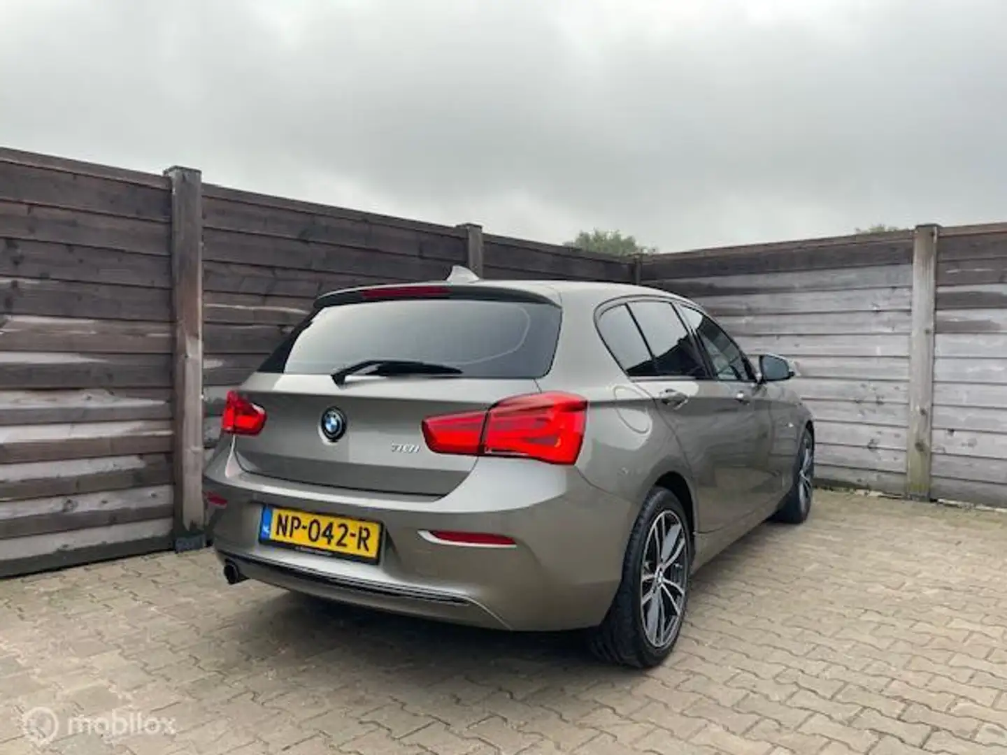 BMW 118 1-serie 118i Corporate Lease High Executive Urban Gris - 2