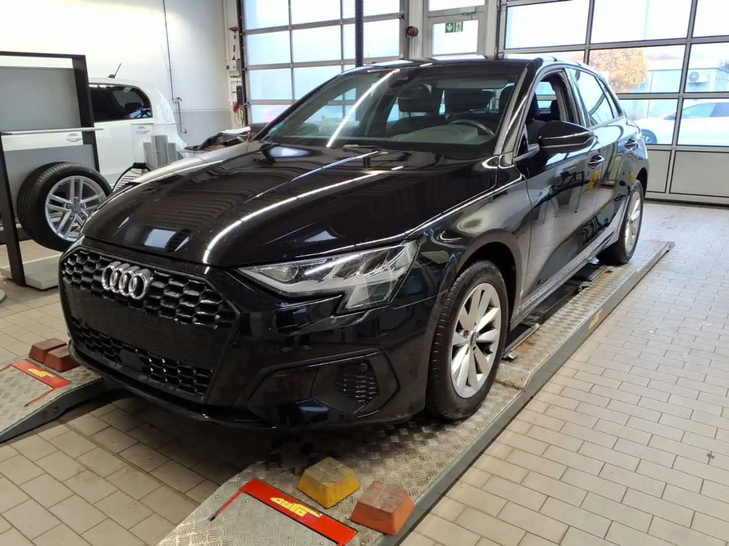 Audi A3 30 TFSI +LED+ASSISTS+SHZ+CONNECT+PD Schwarz - 2