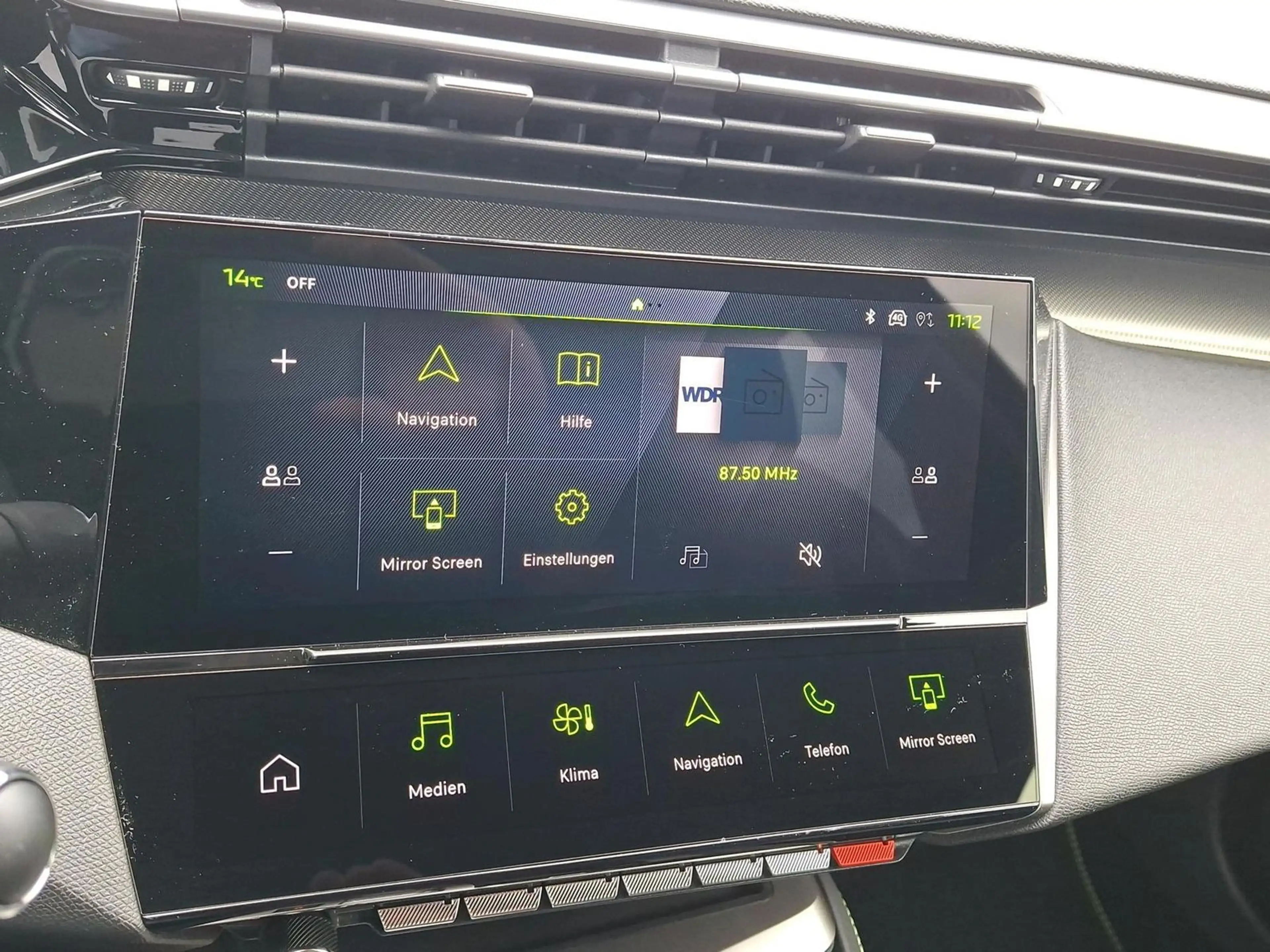 Peugeot 308 GT Hybrid 145 e-DSC6 Kamera Navi — photo 12