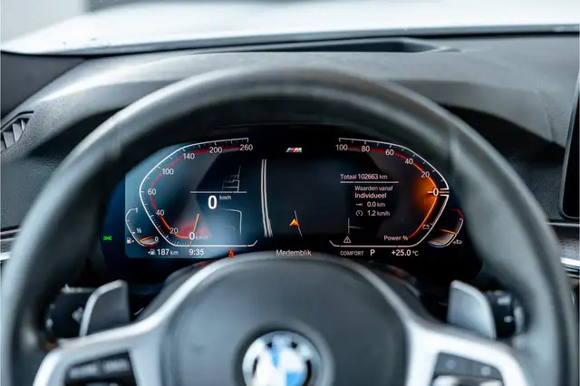 BMW 5 Series view 16