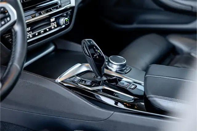 BMW 5 Series view 19