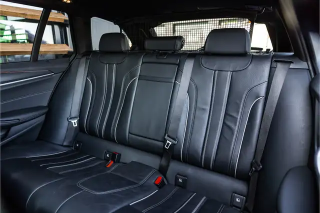 BMW 5 Series view 10