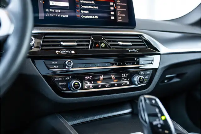 BMW 5 Series view 25