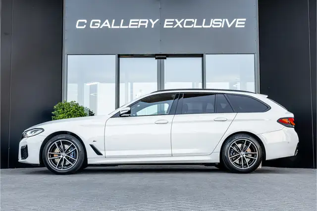 BMW 5 Series view 4
