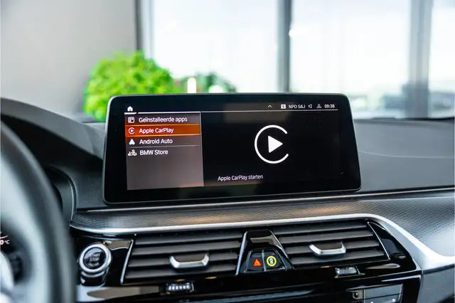 BMW 5 Series view 30