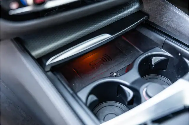 BMW 5 Series view 23