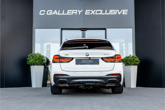 BMW 5 Series view 6
