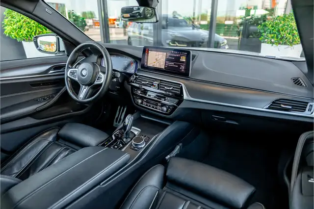 BMW 5 Series view 13