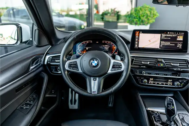 BMW 5 Series view 15
