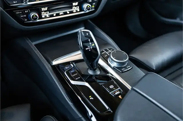 BMW 5 Series view 20