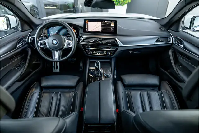 BMW 5 Series view 12