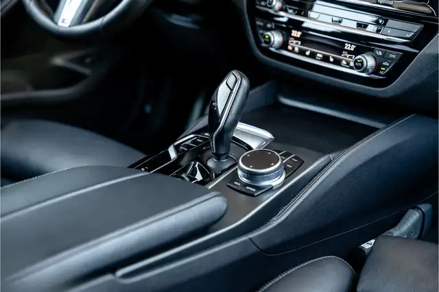 BMW 5 Series view 21