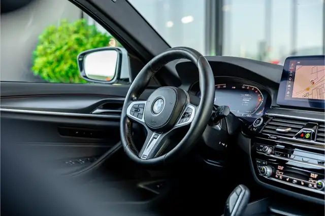 BMW 5 Series view 14