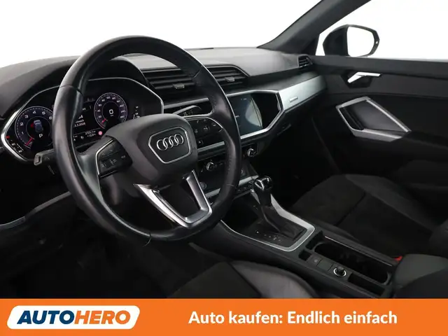 Audi Q3 view 11