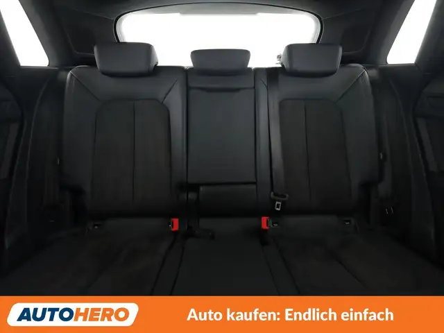 Audi Q3 view 15