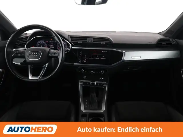 Audi Q3 view 12