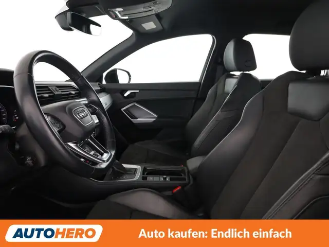 Audi Q3 view 10