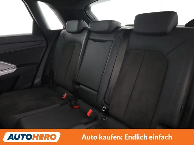 Audi Q3 view 14