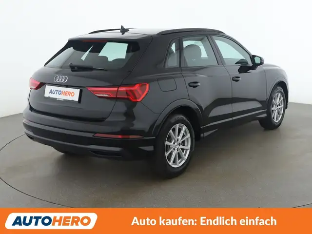 Audi Q3 view 6