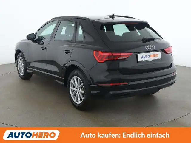 Audi Q3 view 4