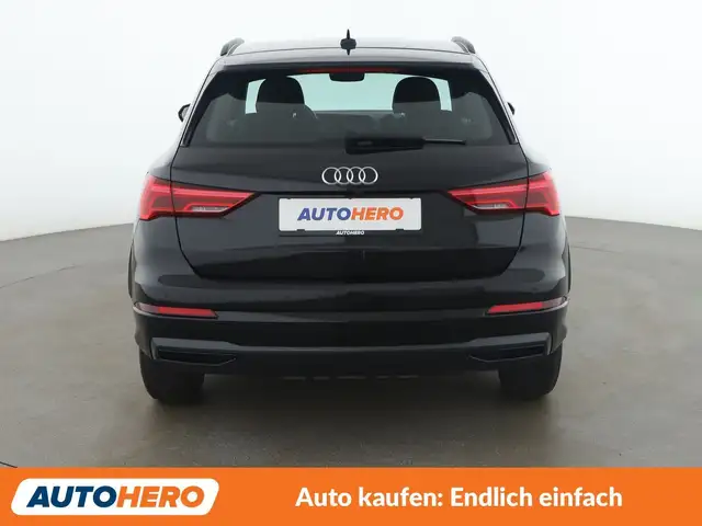Audi Q3 view 5
