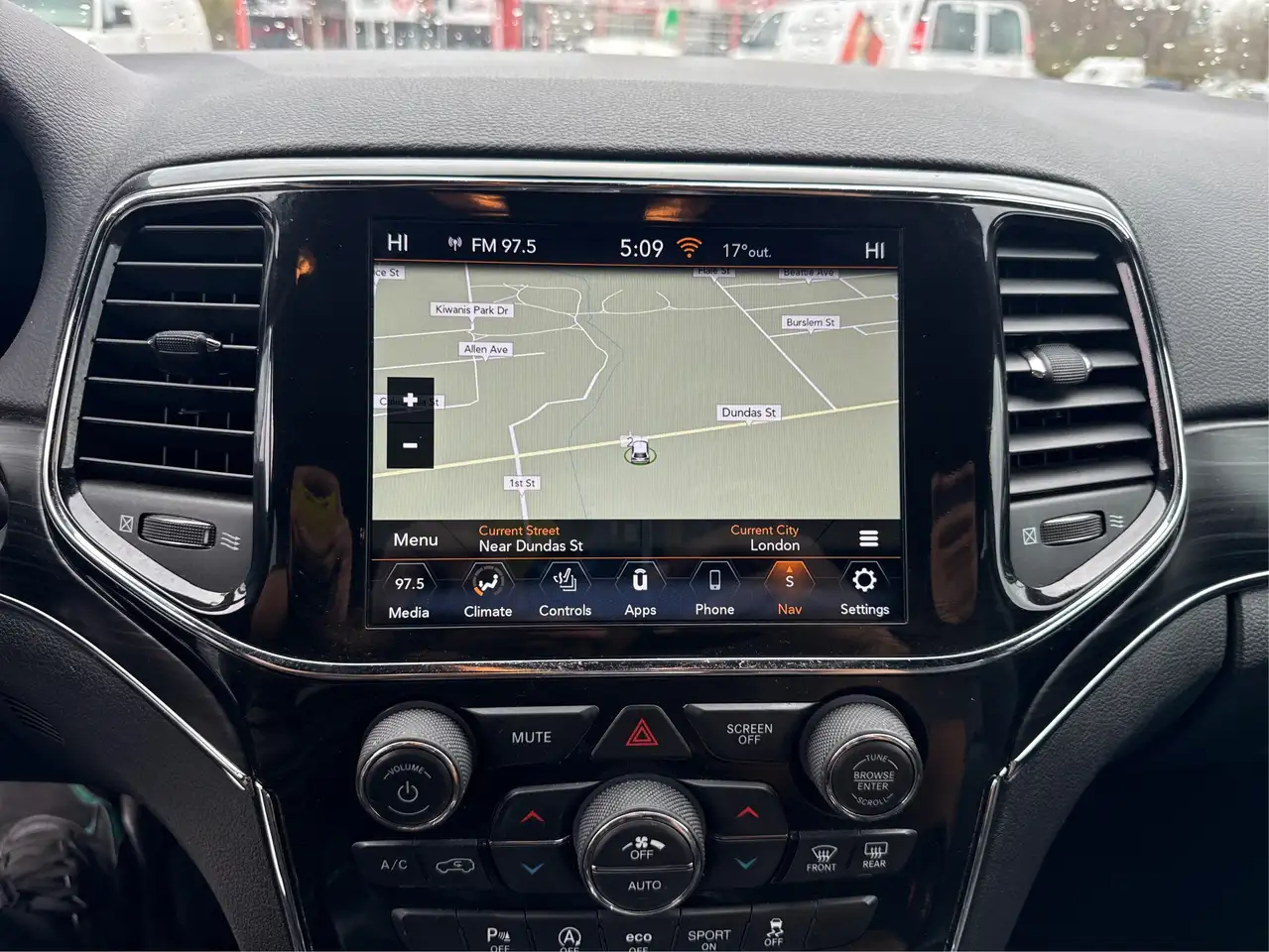Jeep Grand Cherokee снимка Jeep Grand Cherokee