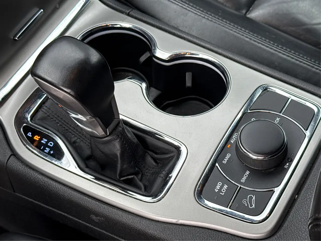 Jeep Grand Cherokee снимка Jeep Grand Cherokee