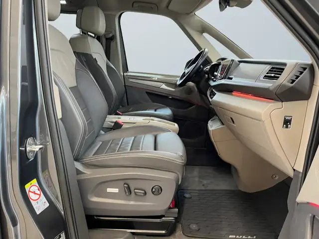 Volkswagen Multivan view 10