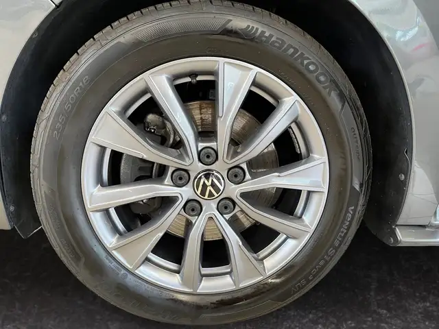 Volkswagen Multivan view 15