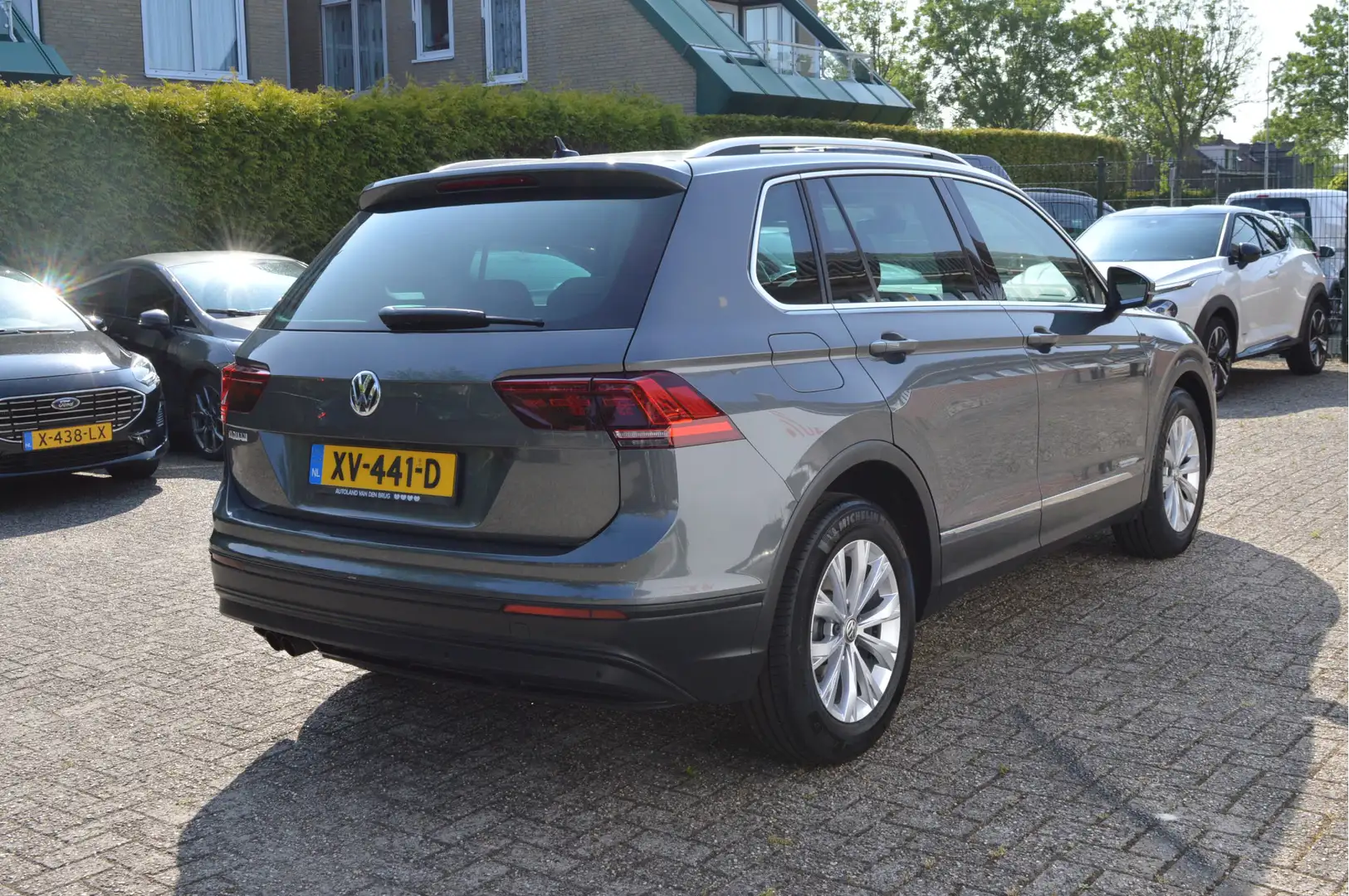 Volkswagen Tiguan 1.5 TSI Comf. Busn. Nap / Panorama dak / Led kopl. Grijs - 2