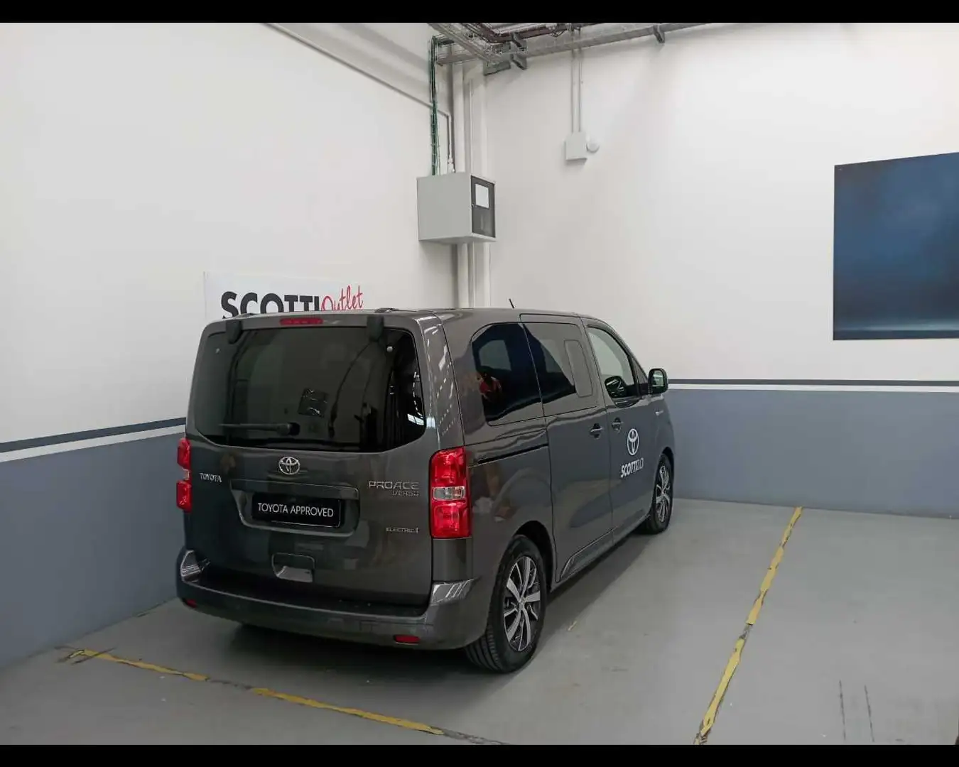 Toyota Proace VERSO EV L0 50KWH EXE22 Gris - 2